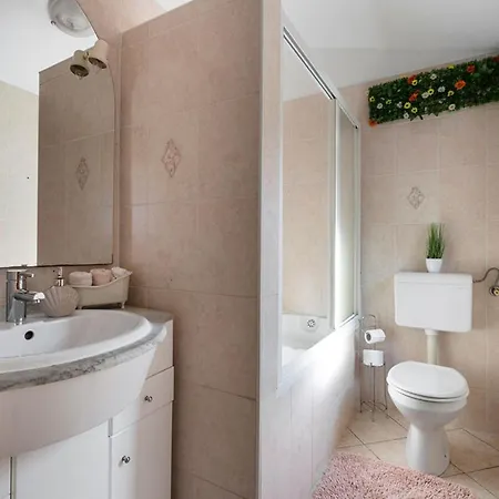 Erla Apartment *
