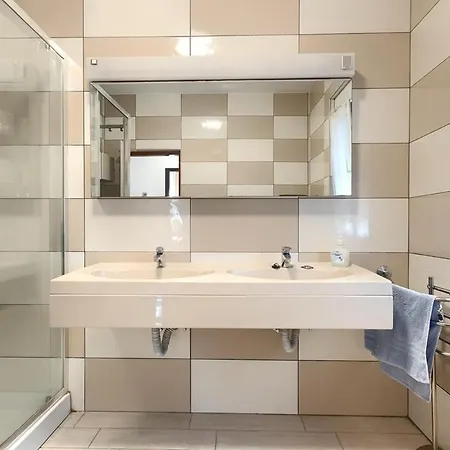 Erla Apartment *